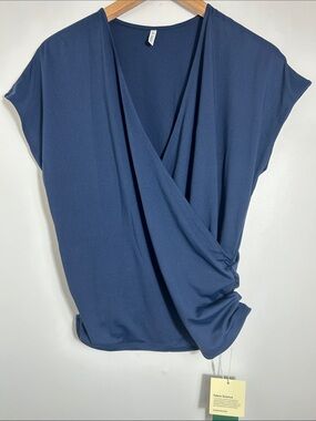 Halara NWT Navy Faux Wrap Ruched Short Sleeve Performance Top Medium